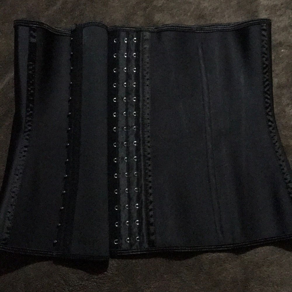 Black Latex Waist-trainer.